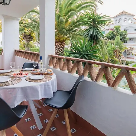 Apartment Lovely 2 Bedroom W/ Large Garden + Pools