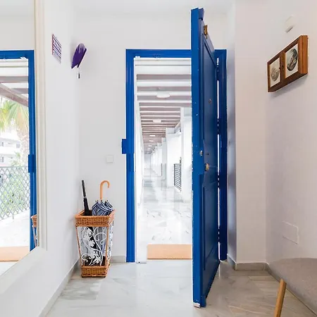 Apartment Lovely 2 Bedroom W/ Large Garden + Pools