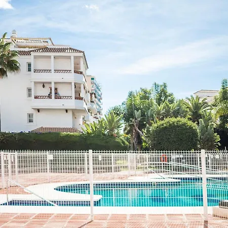 Lovely 2 Bedroom W/ Large Garden + Pools *