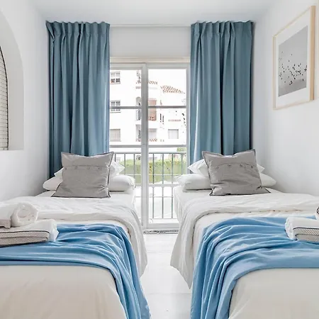 Lovely 2 Bedroom W/ Large Garden + Pools Apartment Benalmadena