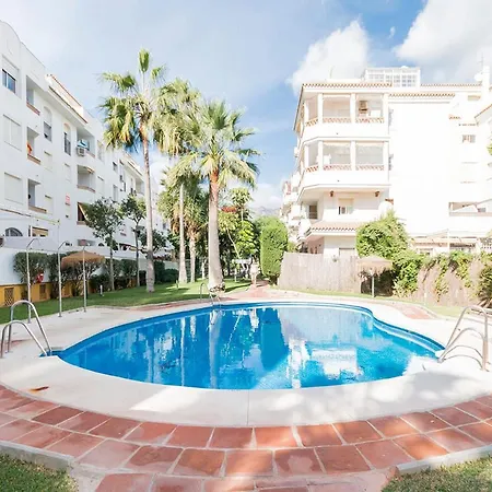 Apartment Lovely 2 Bedroom W/ Large Garden + Pools *