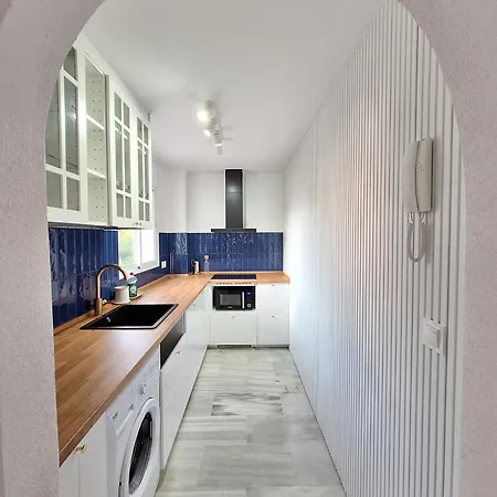 Lovely 2 Bedroom W/ Large Garden + Pools Apartment