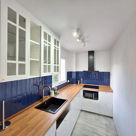 Lovely 2 Bedroom W/ Large Garden + Pools *